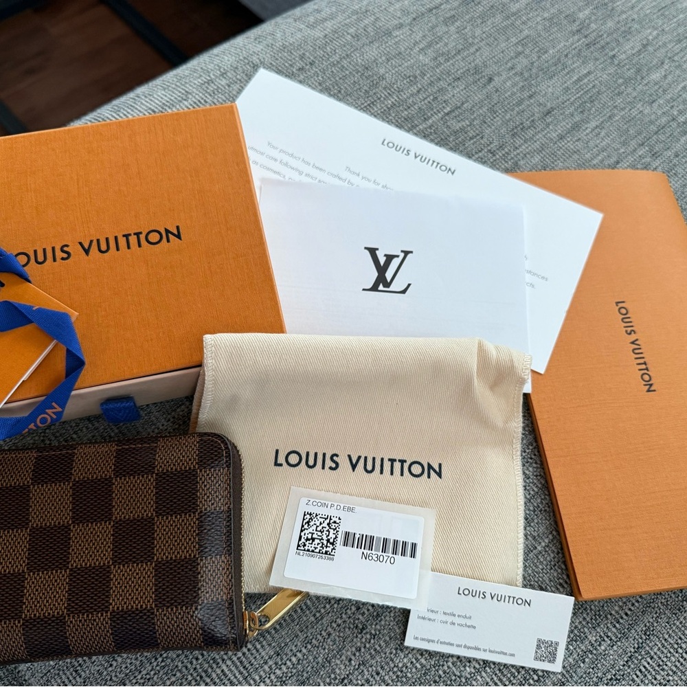 Louis Vuitton Zippy Coin Purse in Damier Ebene